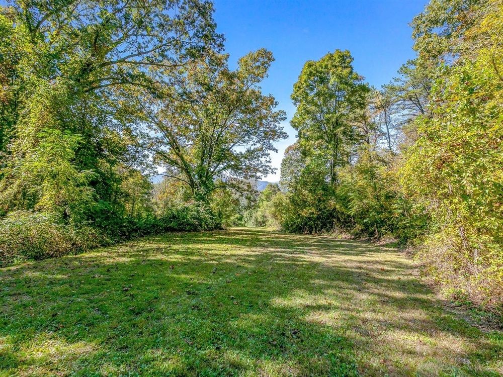237 Ratcliff Cove Rd., Waynesville, NC 28786